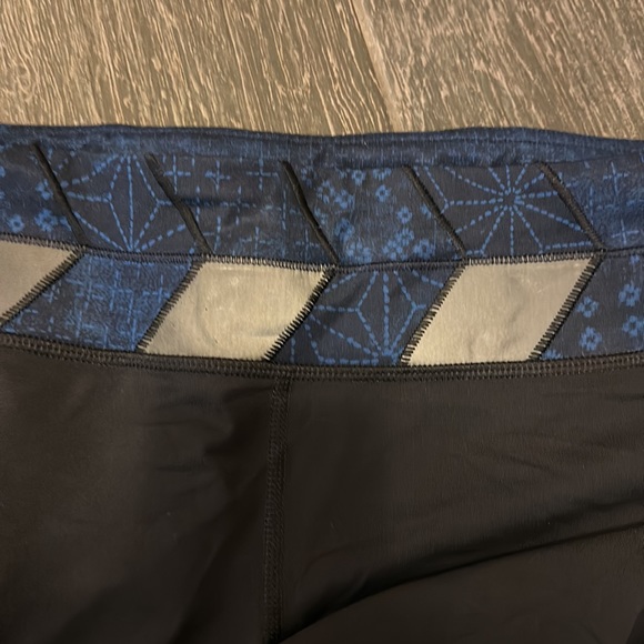 Lululemon cropped leggings, size 8 - Picture 4 of 4